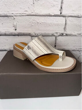 Women's Franco Sarto Rocaccia Sandals Size 6 White Grey Snake Print Boho Flats